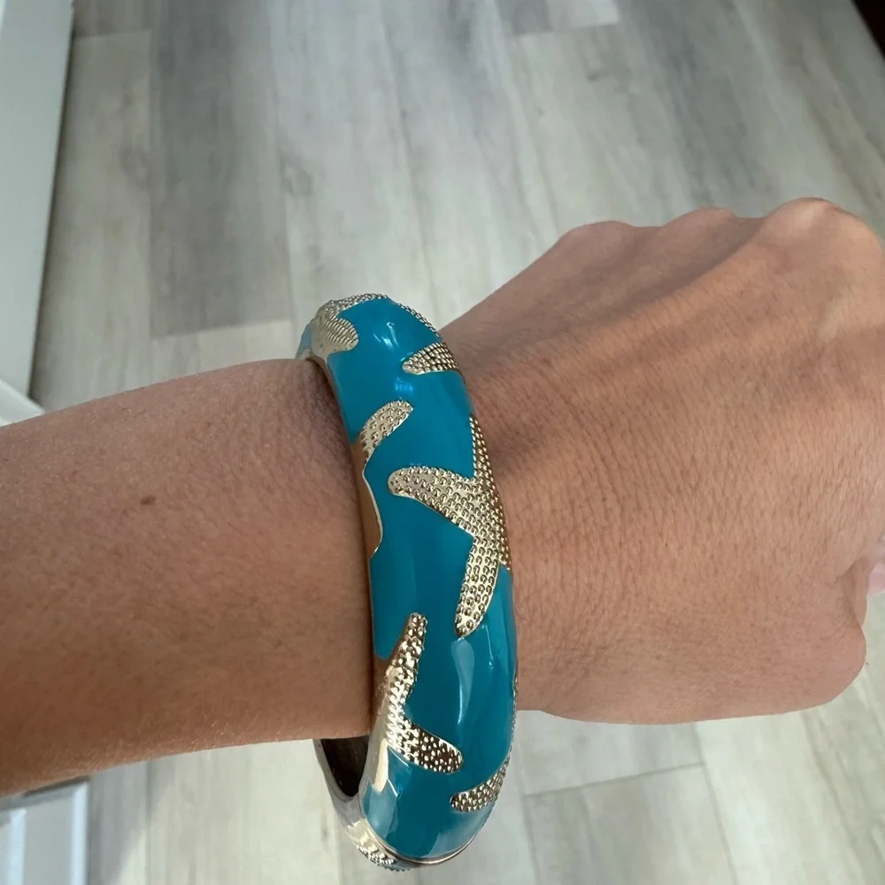 Starfish blue gold tone women’s bangle